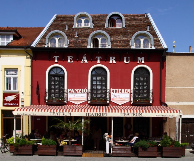 A Teátrum Panzió - Étterem                                                                                                                            , Győr