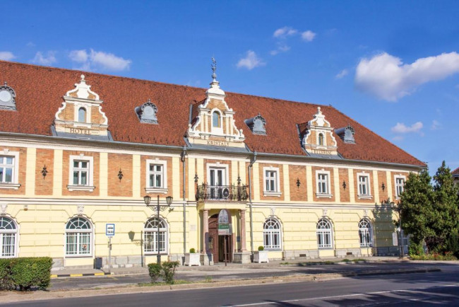 Kristály Imperiál Hotel ****és Eszterházy Étterem, Tata