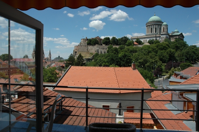 Alabárdos Panzió és Apartmanház, Esztergom