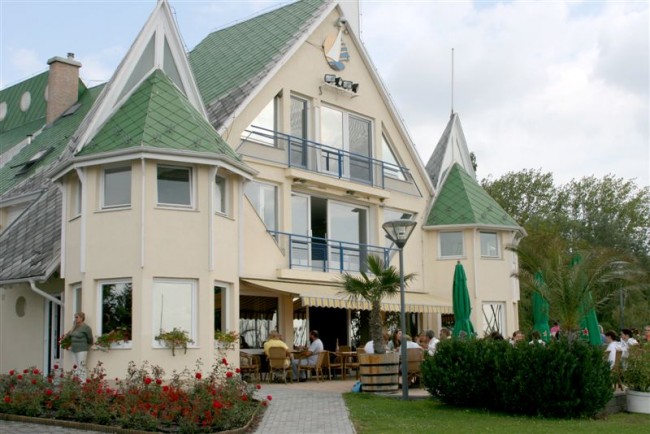 KENESE MARINA PORT - YACHT CLUB *** - BALATONI APARTMAN, Balatonkenese