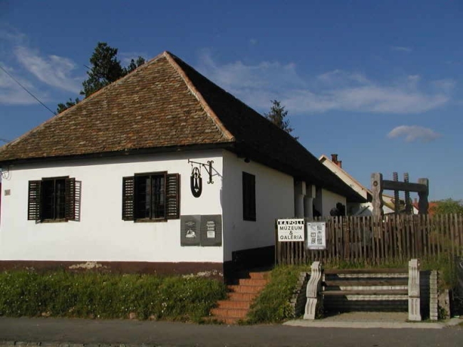 Kapoli Múzeum és Galéria                                                                                                                              , Balatonlelle