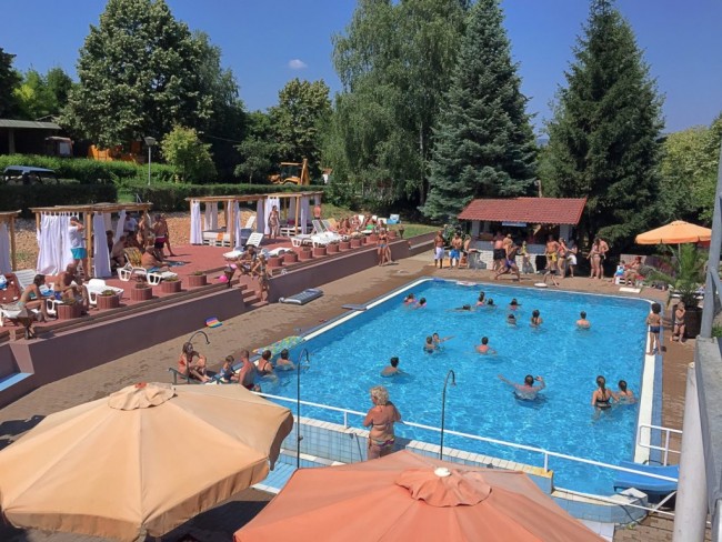 Fortuna Camping**** és Apartman, Törökbálint