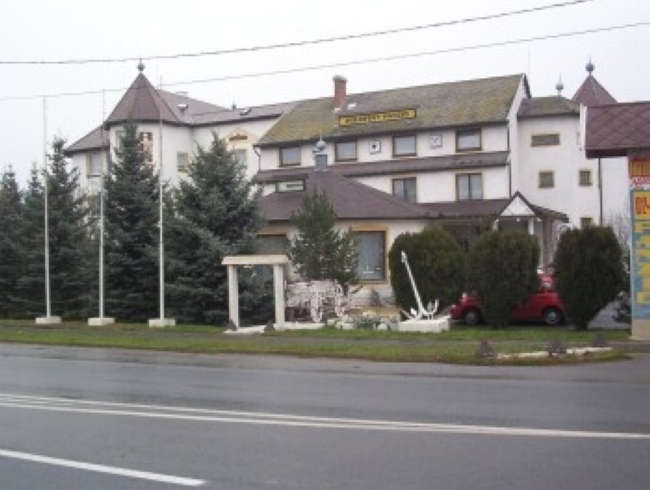 Holdfény Hotel - Étterem                                                                                                                              , Forró