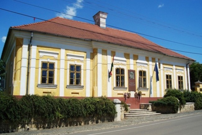 Magyar Nemzeti Múzeum Kossuth Lajos Emlékmúzeuma, Monok