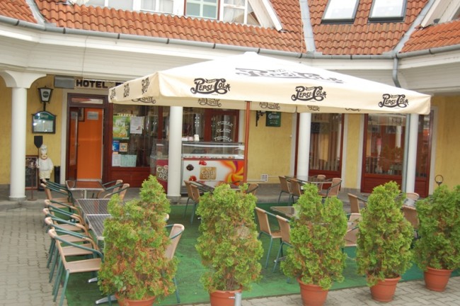 Hotel Pelikán Gösser söröző, pizzéria, Szabadszállás