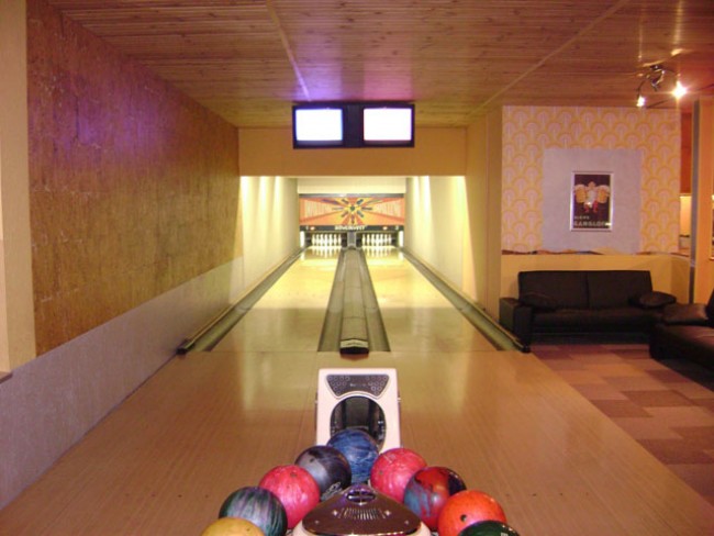 Bowling Pizzéria, Bánk