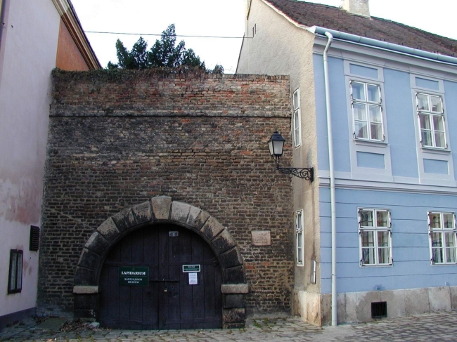 Várkazamata - Kőtár, Győr