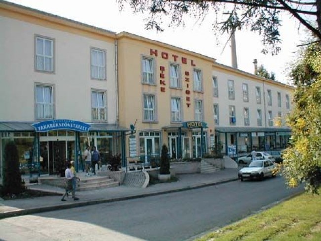 Hotel Békesziget, Komló