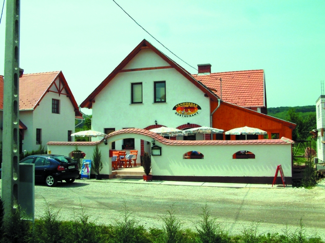 Vándorbab Apartmanok, Étterem, Pizzéria, Kehidakustány