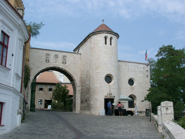 A veszprémi Várkapu, Veszprém