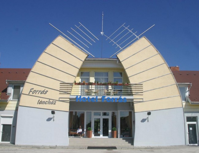 Hotel Forrás, Komárom