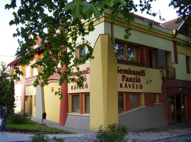 Semiramis Panzió, Nagyatád