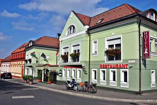 Hotel Villa Classica**** szálloda, étterem és rendezvényterem, Pápa