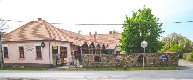 Borostyánkert Vendéglő, Panzió, Sitke