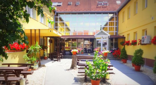 Motel Botax, Eger