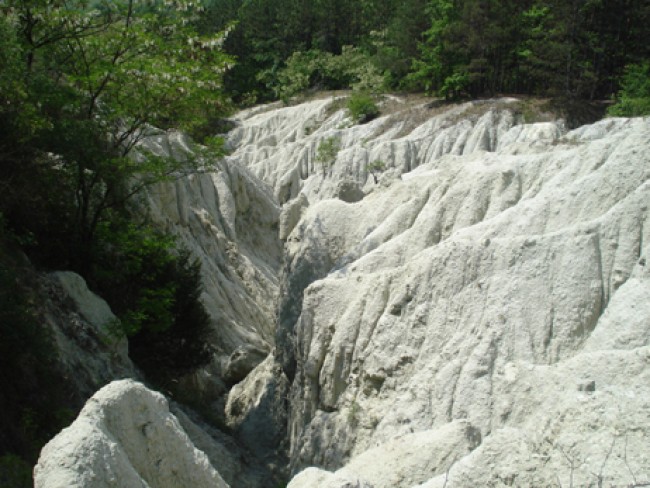 Riolit-tufa, Kazár