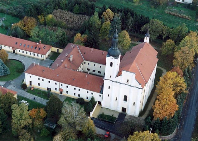 Fogolykiváltó Boldogasszony és Szent László kegyhelye (barokk kegytemplom)                                                                            , Bucsuszentlászló