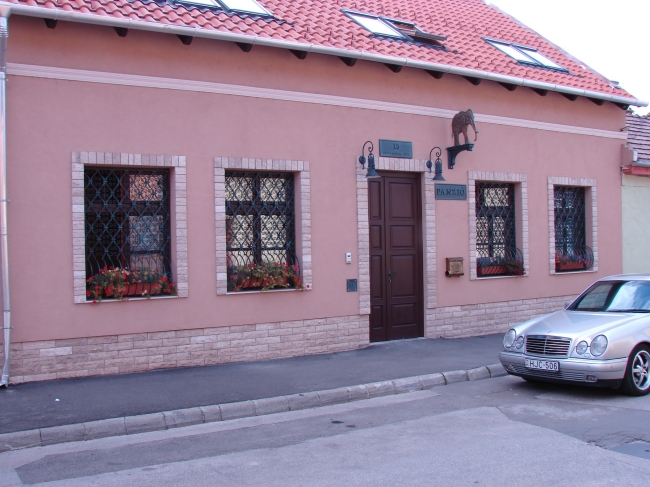 Arany Elefánt Panzió, Esztergom