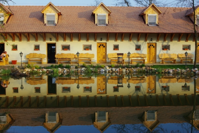 Szőlőszem Szórakoztató és Egészségfarm, Tiszafüred (Tiszaszőlős)