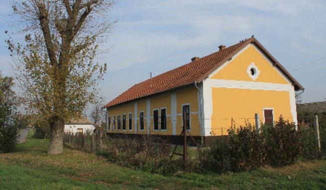 Peregi Vendégház és Iskolamúzeum, Mezőhegyes