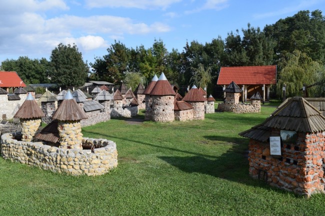 Várpark és Skanzen, Gárdony (Dinnyés)