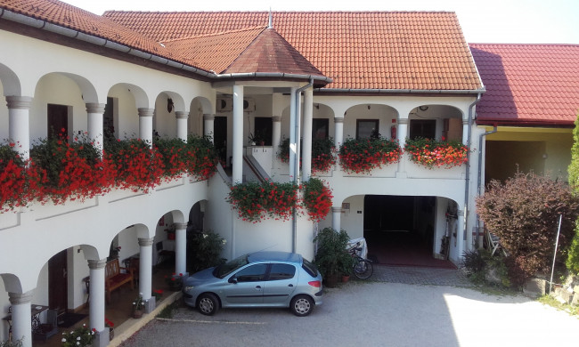 Éden Panzió, Eger