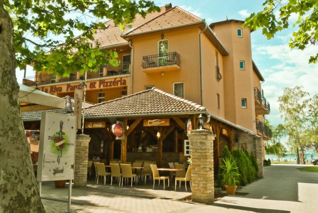 La Riva Hotel és Pizzéria, Siófok